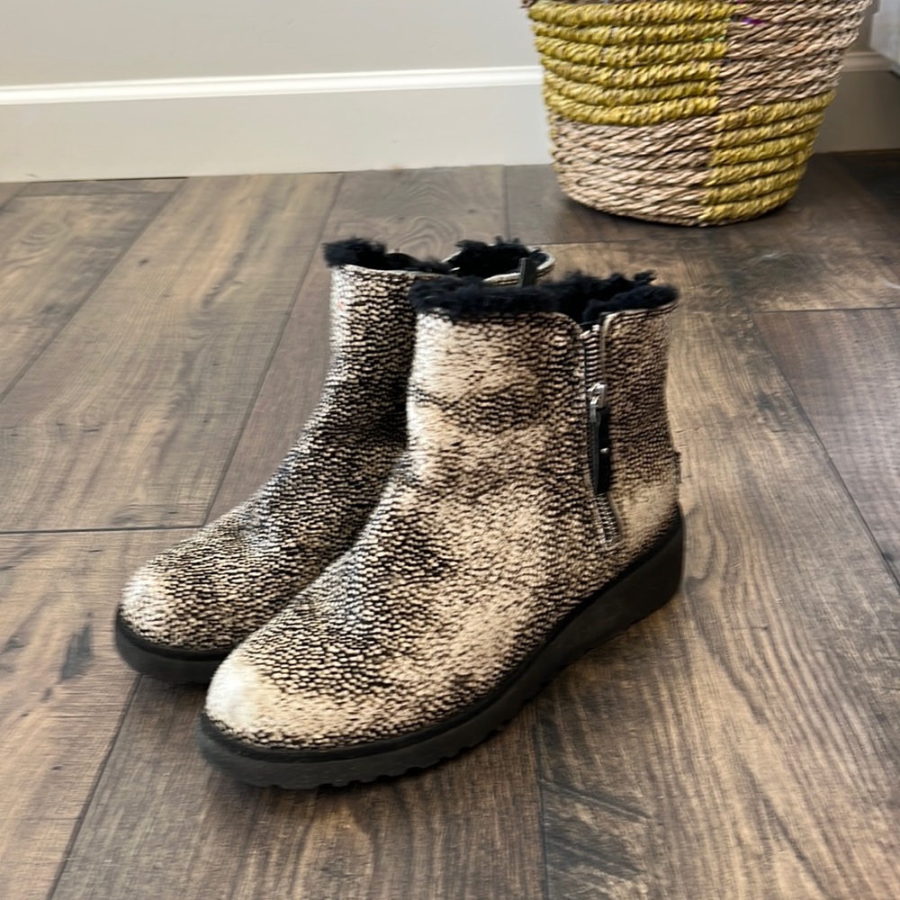 Australian UGG Shala Exotic Mini Zip Bootie Size 8 Animal print.